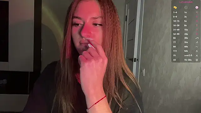 צ'אט XXX בשידור חי של NoemiHimmeI
