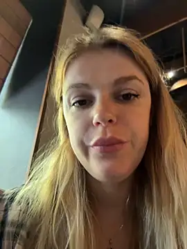 Chatroom XXX en direct de HarrietDart