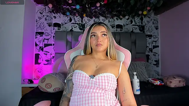 LucyRosse Chat XXX in diretta