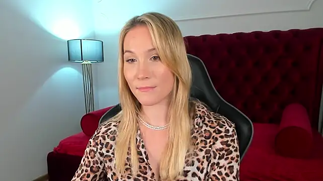 ElaraVoltage's Live XXX Chat