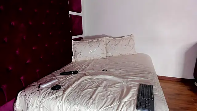RossMildrey's Live XXX Chat