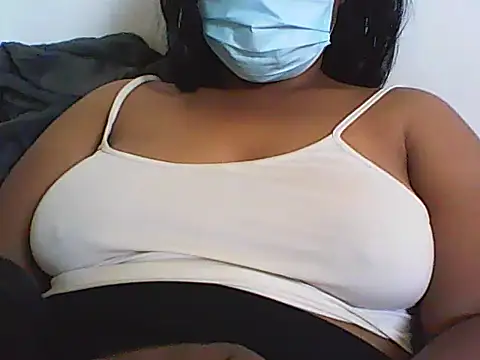 Artinah22 Adlı Modelin Canlı XXX Sohbeti