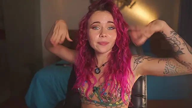 Sarah_Pink Adlı Modelin Canlı XXX Sohbeti