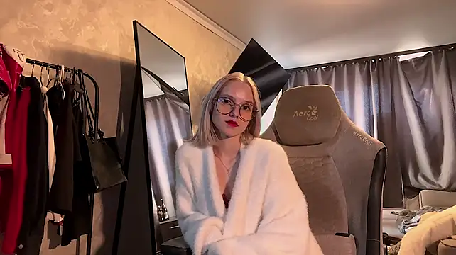 NikiLovers' Live XXX Chat