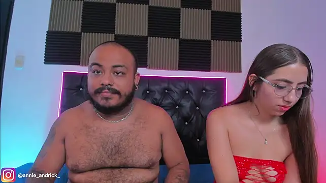 _Annie_Andrick_ Adlı Modelin Canlı XXX Sohbeti