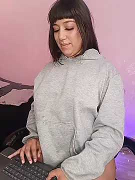 Emily_Roussee 即時 XXX 聊天