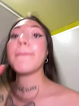SaintSquirt Adlı Modelin Canlı XXX Sohbeti