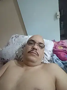 RobertoBuzios22 élő XXX-chatje