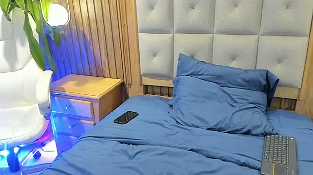 Chat +18 de Colby_driscoll ao vivo