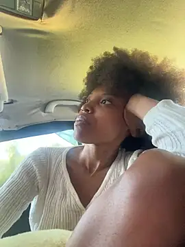 צ'אט XXX בשידור חי של Queenkimi777
