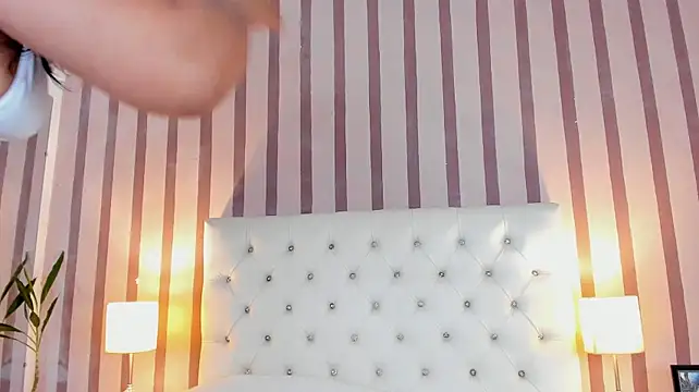 Chatroom XXX en direct de Mia-Stones