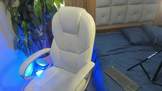 Chat +18 de Colby_driscoll ao vivo