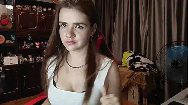 QueenBeatrice Adlı Modelin Canlı XXX Sohbeti