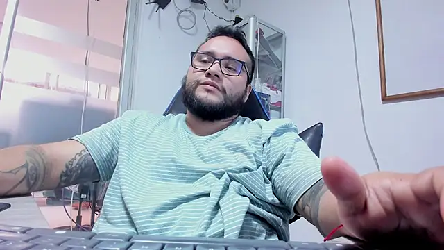 Chat XXX ao vivo de VINCEDMAGLIOO