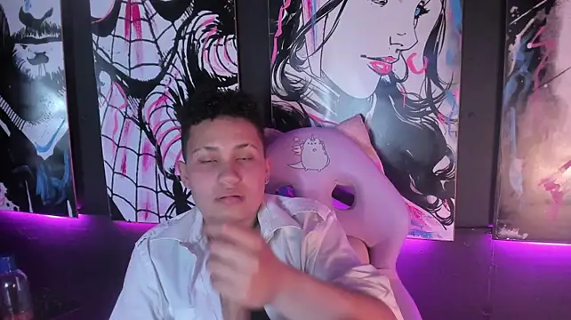 BullSmoke19 live XXX chat