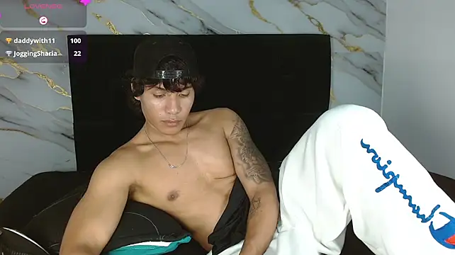 Chatroom XXX en direct de MaximilianRoth