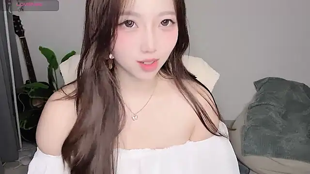 yukiyyuu44 Adlı Modelin Canlı XXX Sohbeti