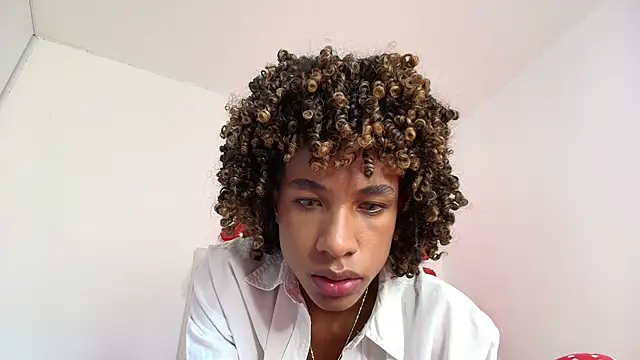צ'אט XXX בשידור חי של johan_gz18