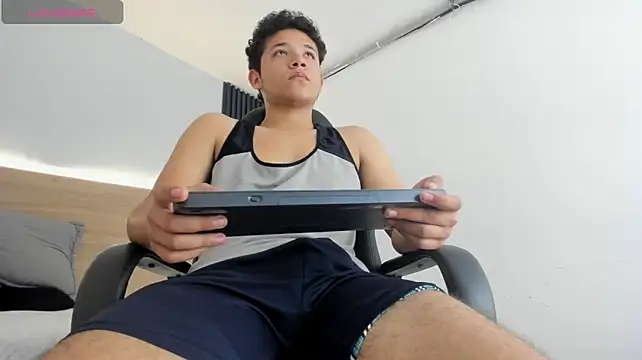 Show modela Axel_West8 na web-kameri