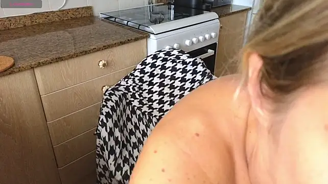 Lunamix Adlı Modelin Canlı XXX Sohbeti
