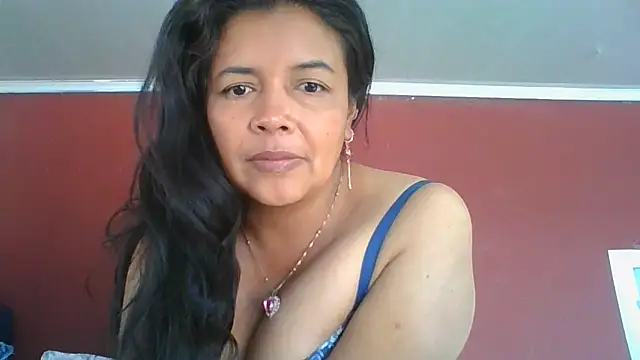 DianaOchoa_ Adlı Modelin Canlı XXX Sohbeti