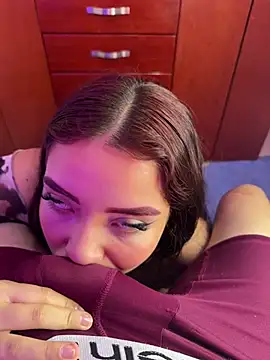 sarah_and_taylor's Live XXX Chat