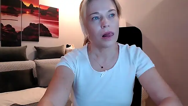 love-bionda Adlı Modelin Canlı XXX Sohbeti