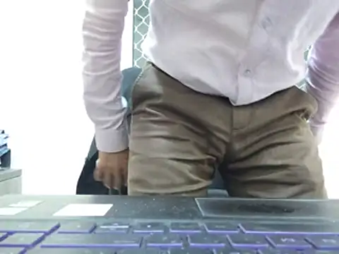Ishaan_India's Live XXX Chat