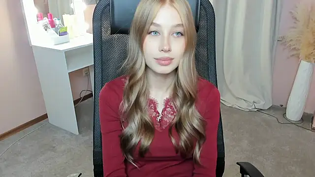 JunieAmert's Live XXX Chat