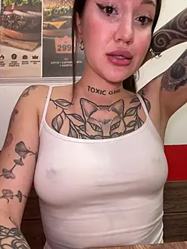 SaintSquirt 即時 XXX 聊天