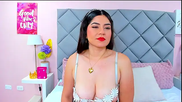دردشة NahomyAdams الجنسية المباشرة