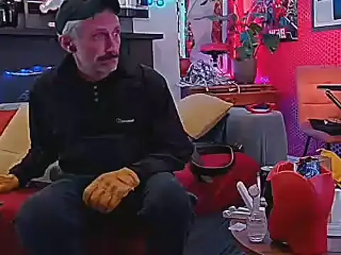 your-new-hoT-uncle Adlı Modelin Canlı XXX Sohbeti