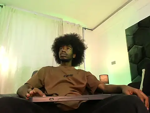 צ'אט XXX בשידור חי של AllexJacob