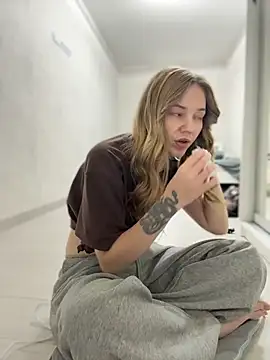 צ'אט XXX בשידור חי של MilaMoone