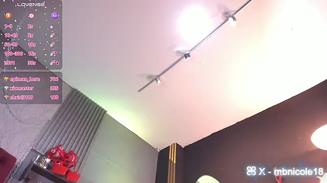 MissNicoleSds Show in webcam
