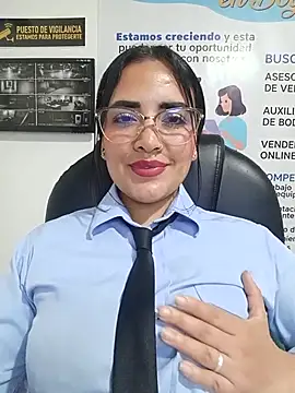 MAYE__13 Adlı Modelin Canlı XXX Sohbeti