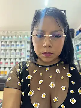 ISABELLA__LUNA Adlı Modelin Canlı XXX Sohbeti