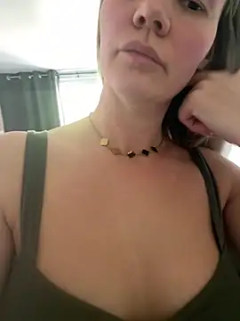 Cutebrowneyes_'s Live XXX Chat
