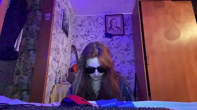 LareeHout: онлайн-секс-чат