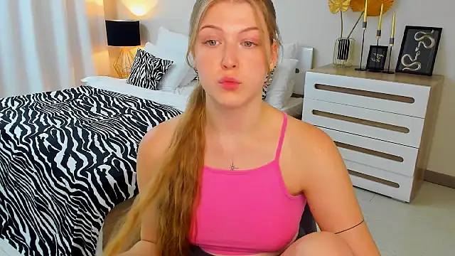 Stella_Light Adlı Modelin Canlı XXX Sohbeti