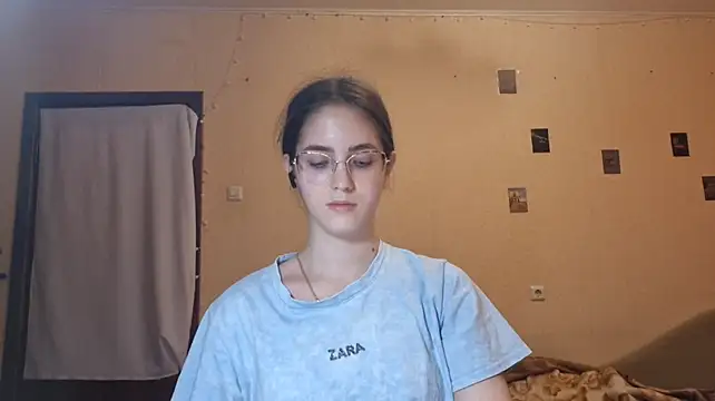 Katelemon Adlı Modelin Canlı XXX Sohbeti