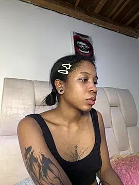 Zaira_Rose_ Adlı Modelin Canlı XXX Sohbeti