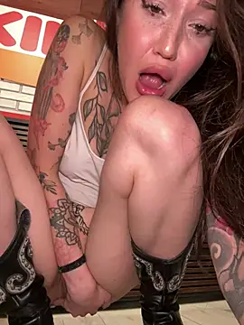 SaintSquirt Adlı Modelin Canlı XXX Sohbeti