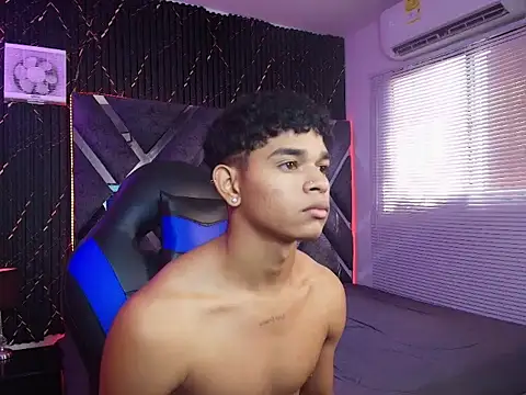 Chat +18 de nova_mitchell7 ao vivo