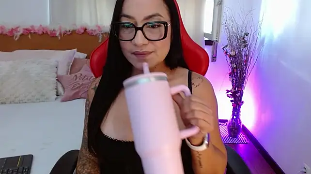 دردشة lucy_luu_ الجنسية المباشرة