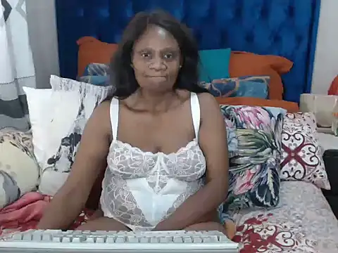 Chat +18 de CLASSYMLF ao vivo