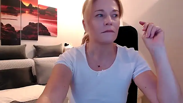 love-bionda live XXX chat