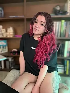 NikkiNix Adlı Modelin Canlı XXX Sohbeti