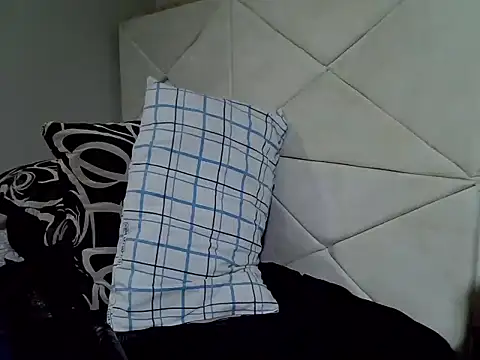 Chat +18 de nia_onyx ao vivo