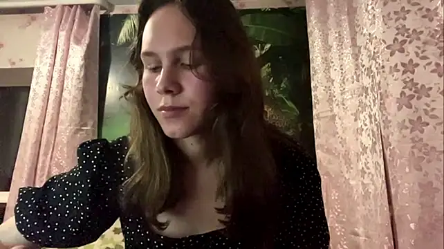 EllynDincher Adlı Modelin Canlı XXX Sohbeti